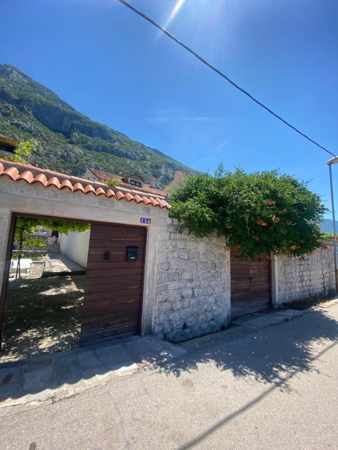 Apartment Danila Kotor Bagian luar foto